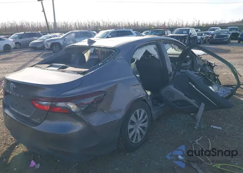 2021 Toyota Camry Le Hybrid z USA, uszkodzony, nr VIN 4T1C31AK9MU567652